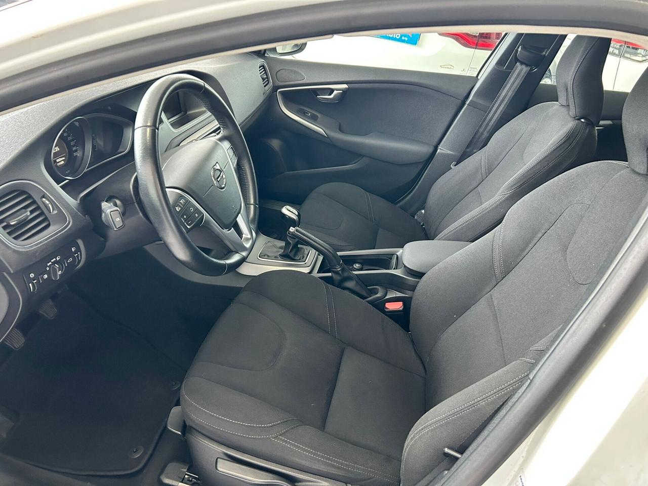 Volvo V40 2.0 D2 X NEOPATENTATI 2017