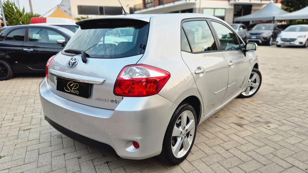 Toyota Auris 1.8 hybrid/Neopatentati/Automatica/SOLO 130.000km