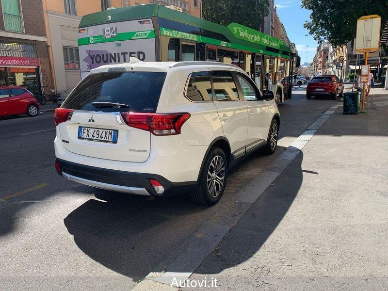 Mitsubishi Outlander 2.2 DI-D 4WD Instyle Plus SDA 7p.