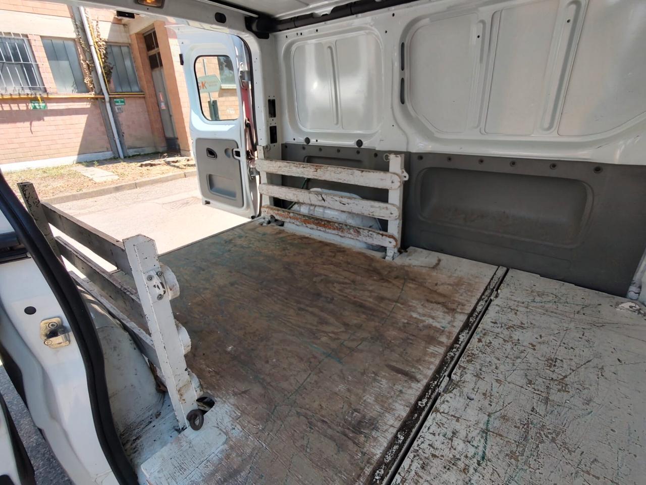Renault Trafic T27 2.0 DCI 115 CV L1H1, OK NEOPATENTATI