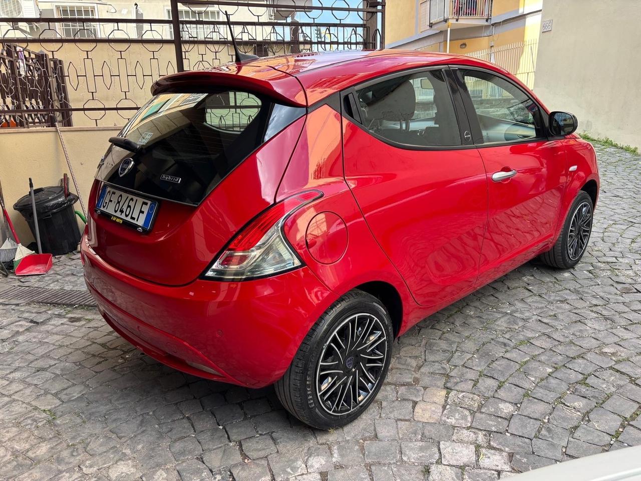Lancia Ypsilon 1.0 FireFly 5 porte S&S Hybrid Ecochic Gold