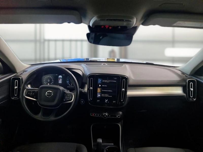 VOLVO XC40 B4 AWD automatico Momentum