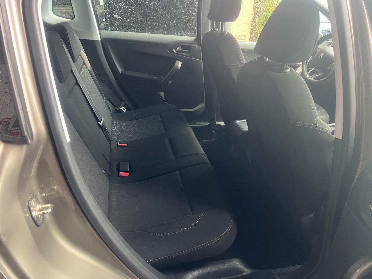 Peugeot 2008 1.6 e-HDi 92 CV Stop&Start robotizzato Allure