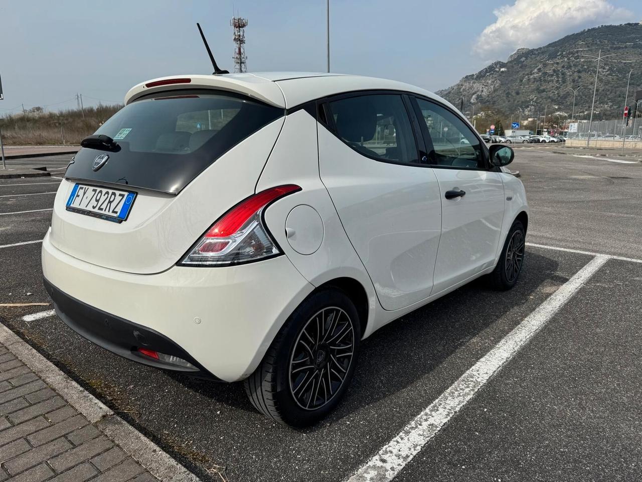 Lancia Ypsilon 1.2 5 porte GPL Platinum ok neopatentati