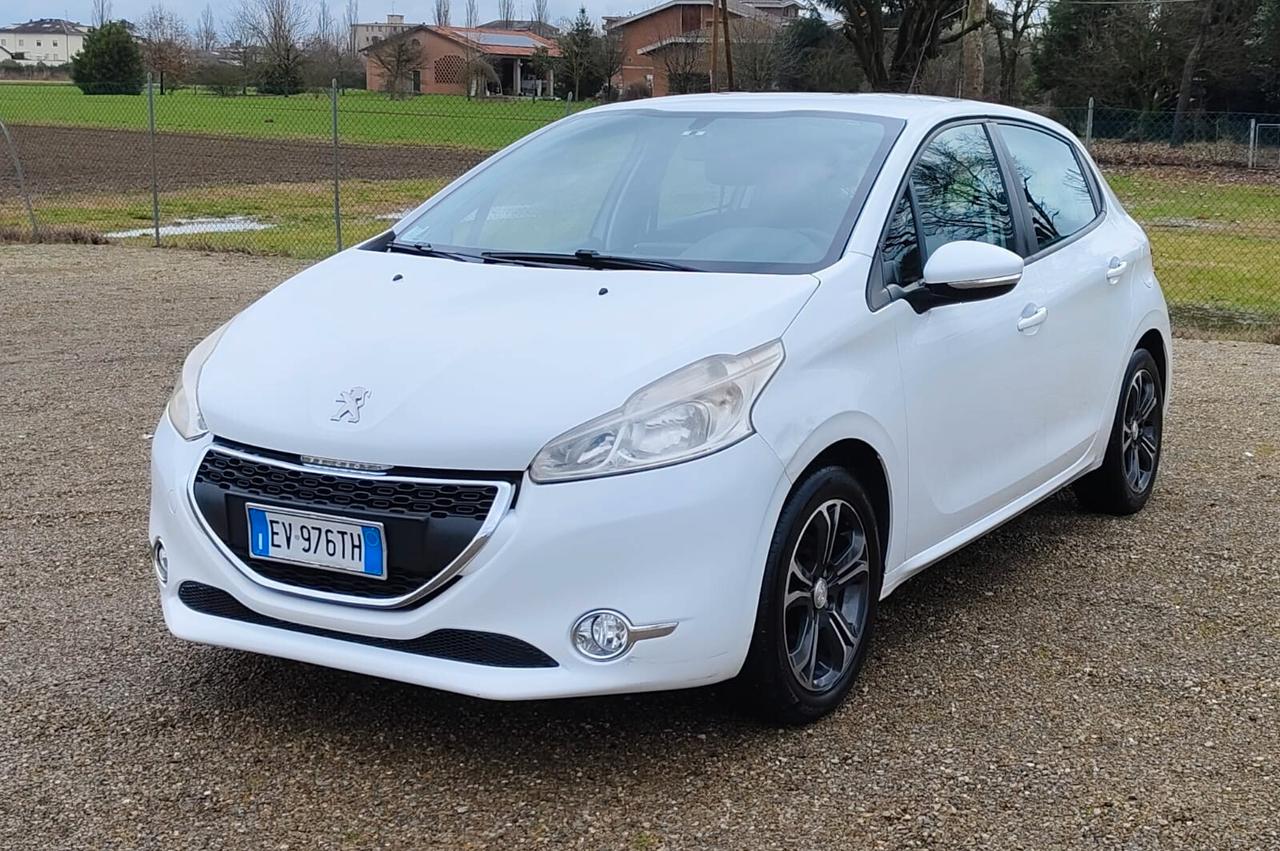 Peugeot 208 1.4 HDi 68 CV 5 porte Allure