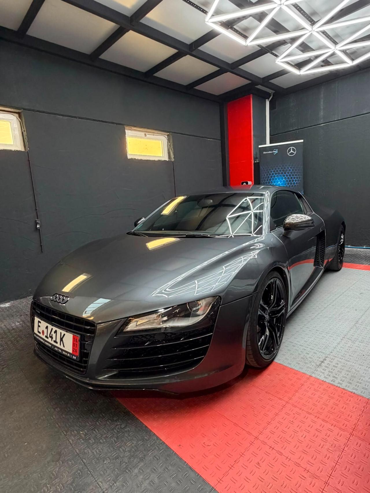 Audi R8 4.2 V8 FSI quattro R tronic