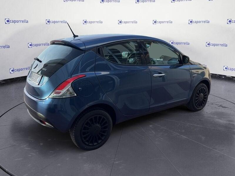 Lancia Ypsilon 1.0 FireFly 5 porte S&S Hybrid Silver