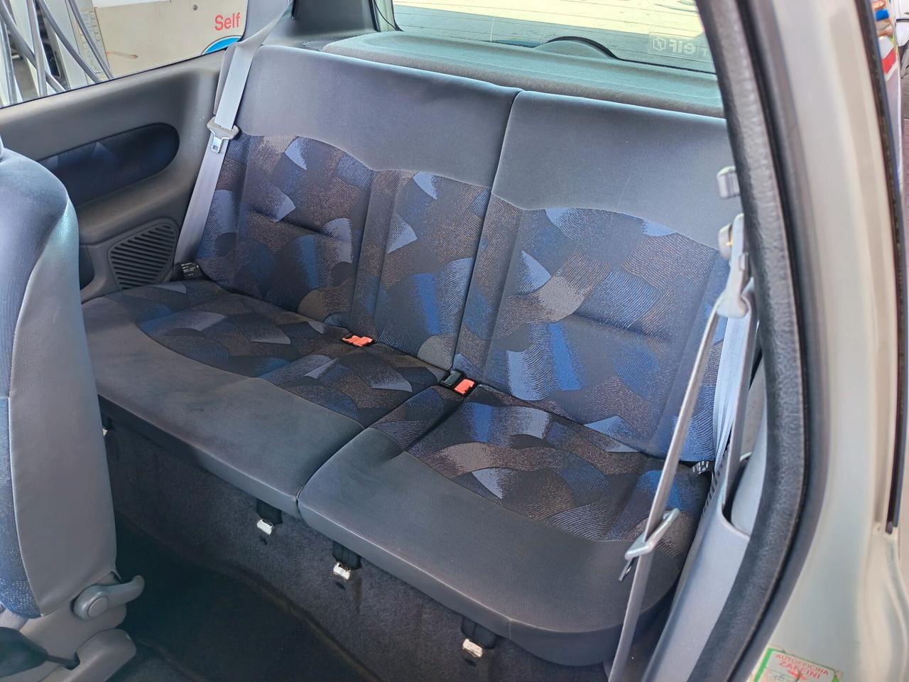 Renault Clio 2001 -1.2 cat 3 porte OCCASIONE UNICOPROPIETARIO NEOPATENTATI