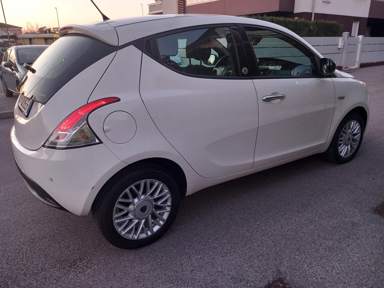 Lancia Ypsilon 1.2 69 CV 5 porte GPL Ecochic Gold neopatentati a e 169 mese