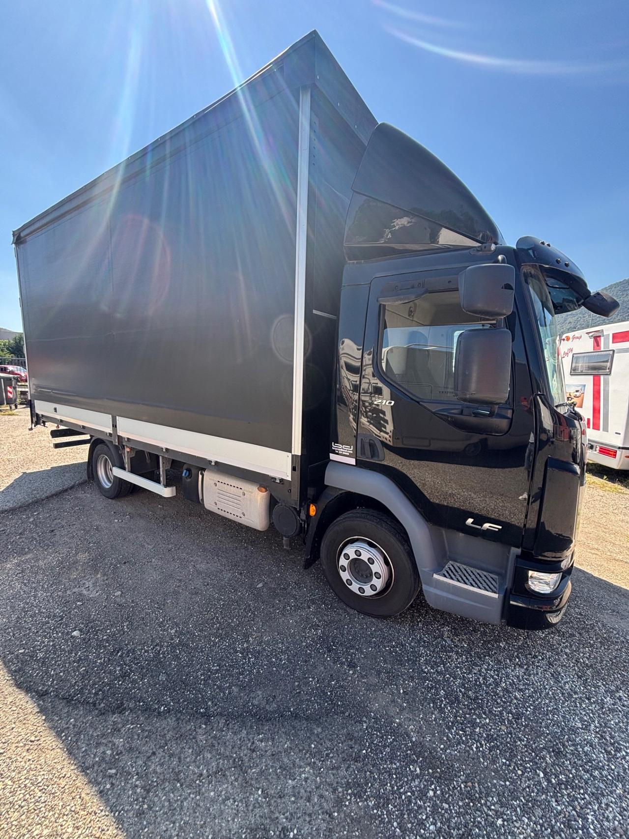 266 DAF autocarro del 2021 in saldo