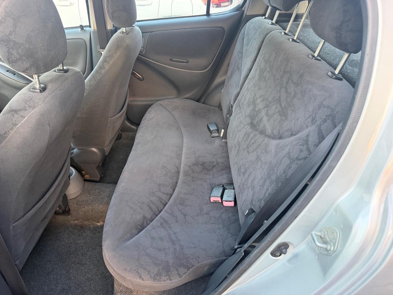 Toyota Yaris 1.0i 16V cat 5 porte Sol