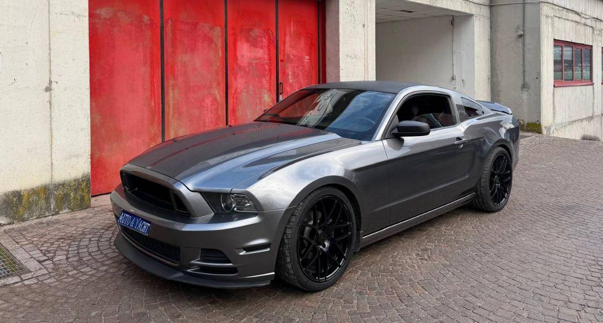 FORD - Mustang - V6 Premium Coupé