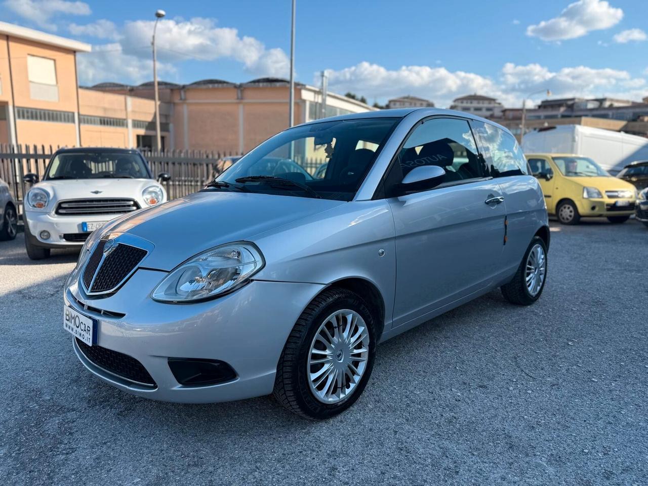 Lancia Ypsilon 1.3 MJT 75 CV Argento