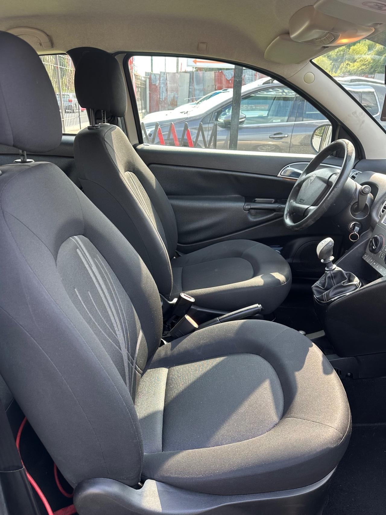 Lancia Ypsilon 1.2 69 CV Unyca