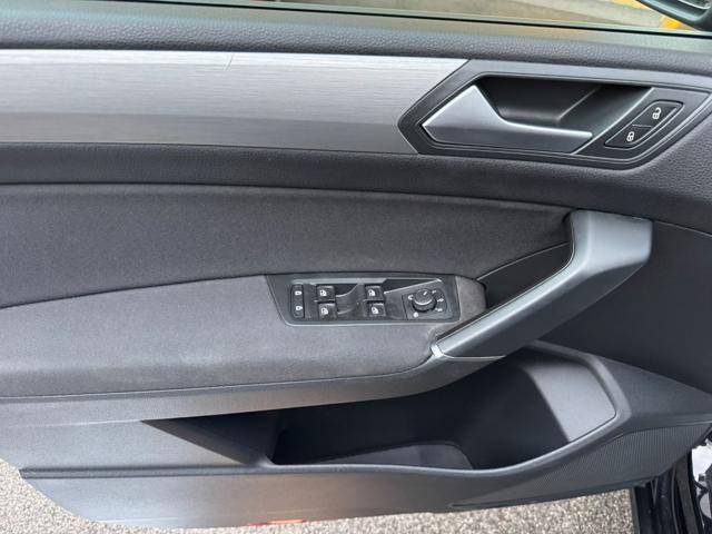 VOLKSWAGEN Touran 2.0 TDI 115 CV DSG Business BlueMotion Technology