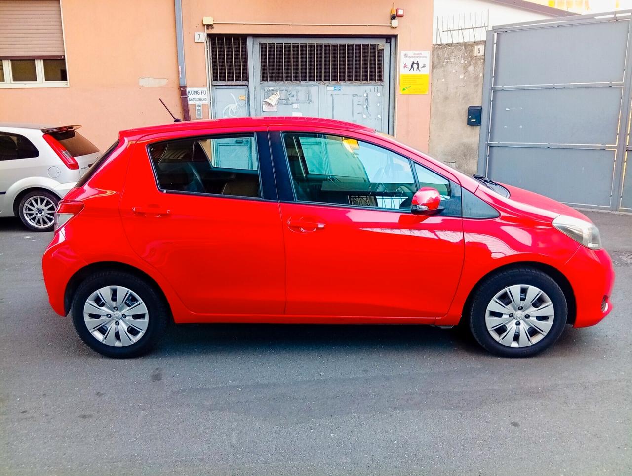 Toyota Yaris 1.0 5 porte Lounge