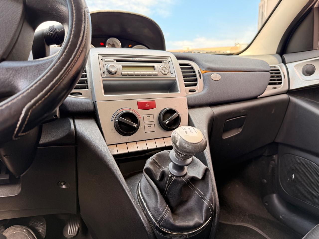 Lancia Ypsilon Restayling 1.2benz Full Perfett