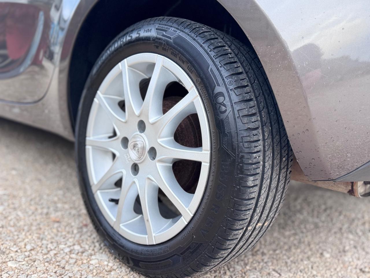 Lancia Ypsilon 1.2 Benzina 69cv Platinum - 2012