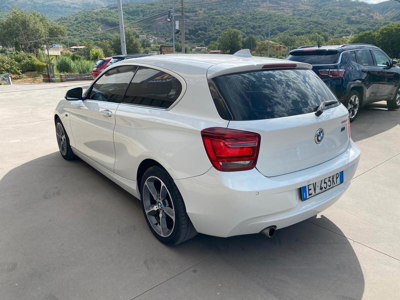 Bmw 118d 3p. Unique