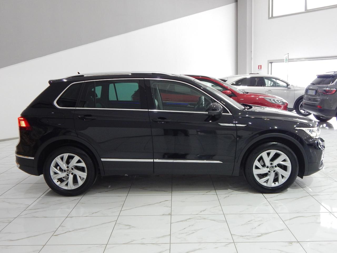 Volkswagen Tiguan 2.0 TDI Elegance 150cv DSG TETTO-NAVI-LED-PARK