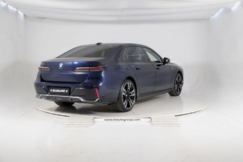 BMW Serie 7 G70 i7 xdrive60 MSport