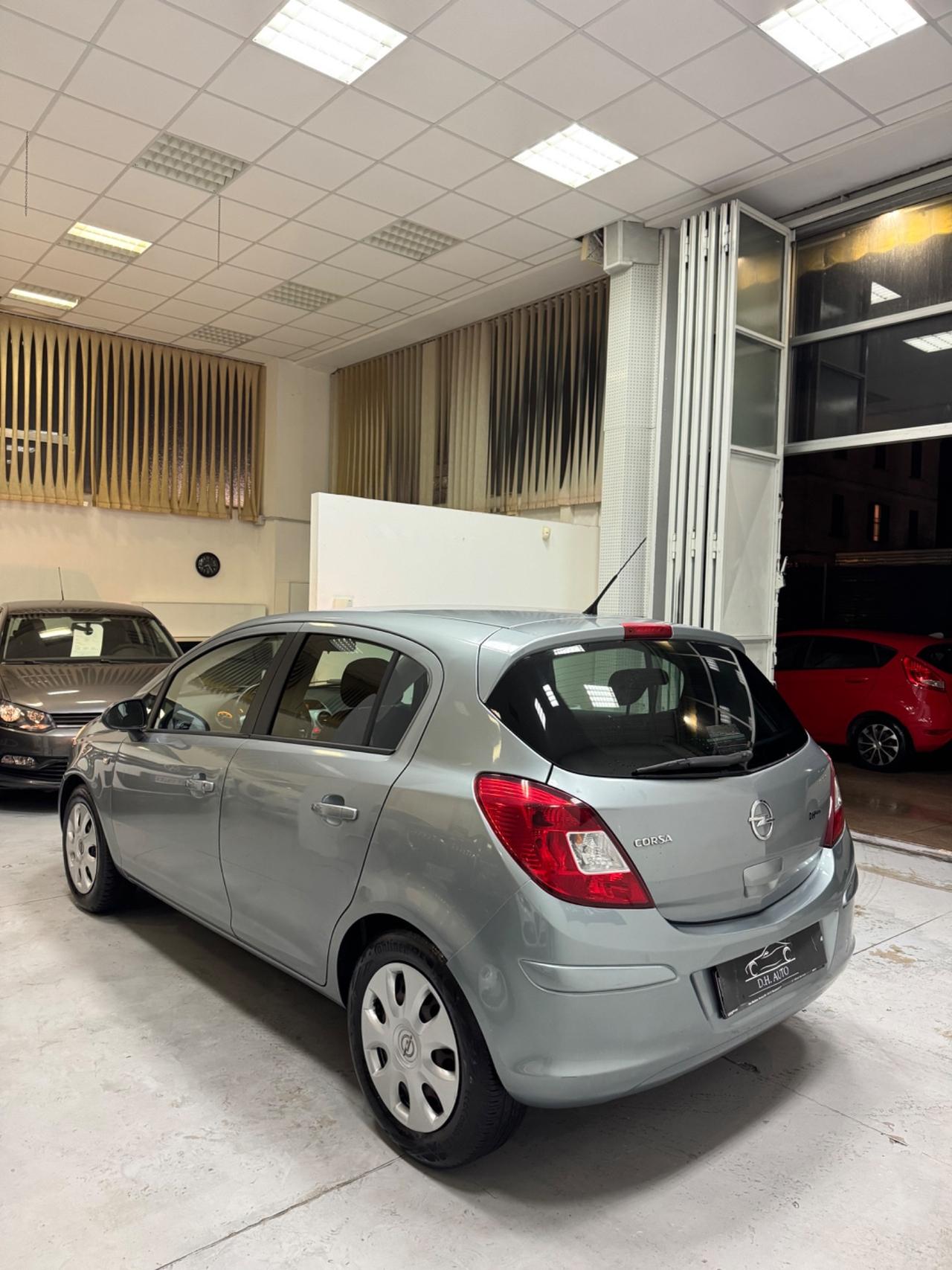 Opel Corsa 1.2 5 porte Cosmo