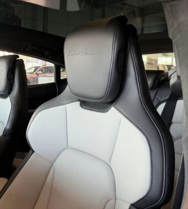 Porsche Taycan Turbo S - 950 CV