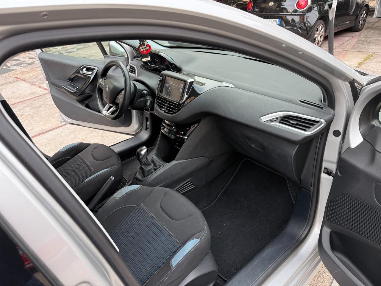 Peugeot 208 1.4 HDi 68 CV 5 porte Allure OK NEOPATENTATI