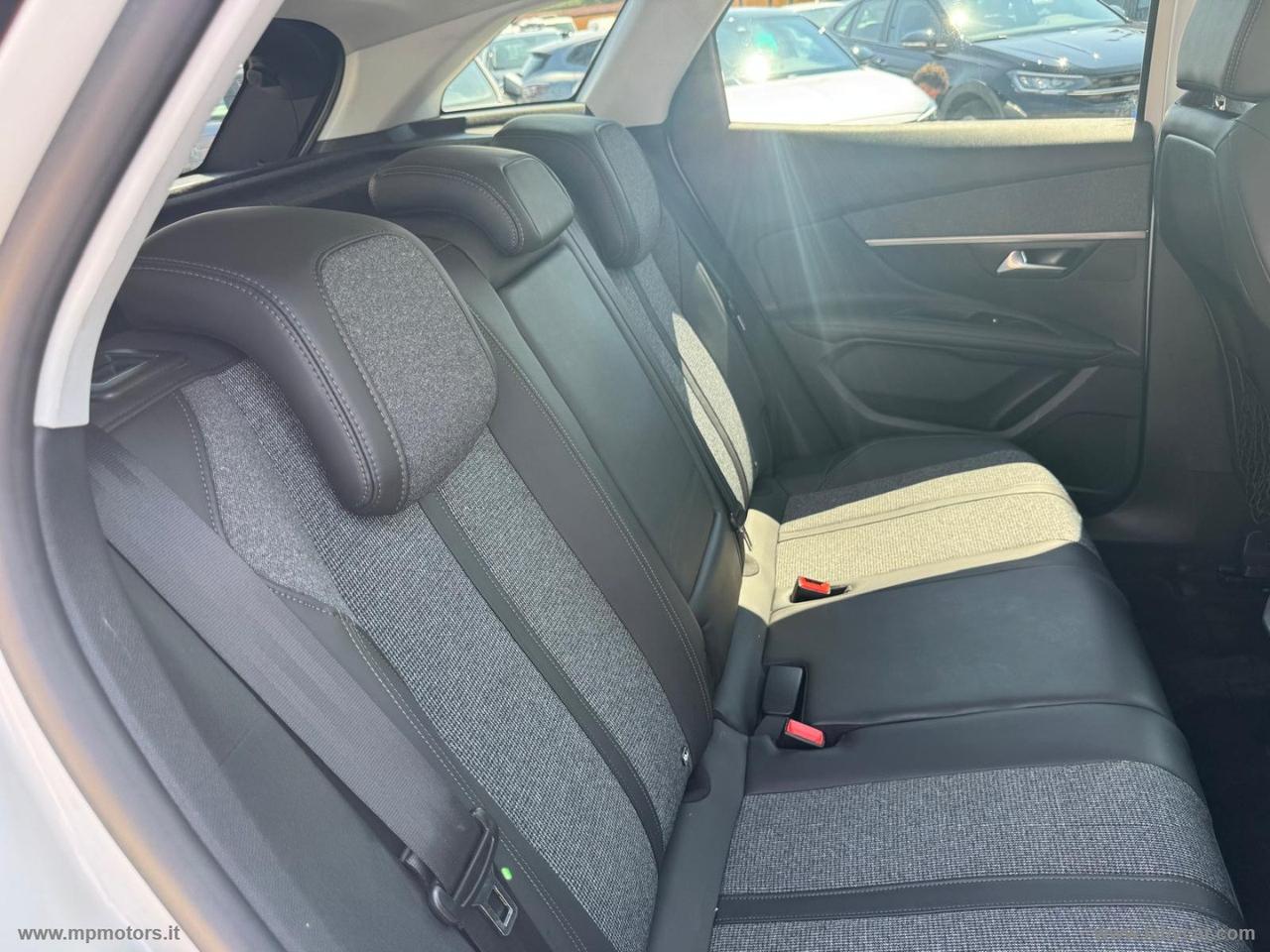 PEUGEOT 3008 ALLURE 1.6 BlueHDi 120CV S&S EAT6 AUTOMATICA
