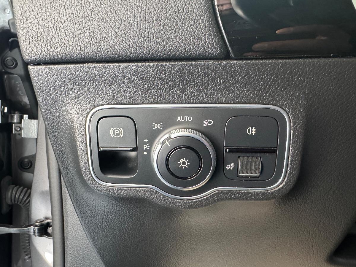 MERCEDES B180 d Automatic Sport BURMESTER/ LUCI AMBIENT/ PELLE/ LED