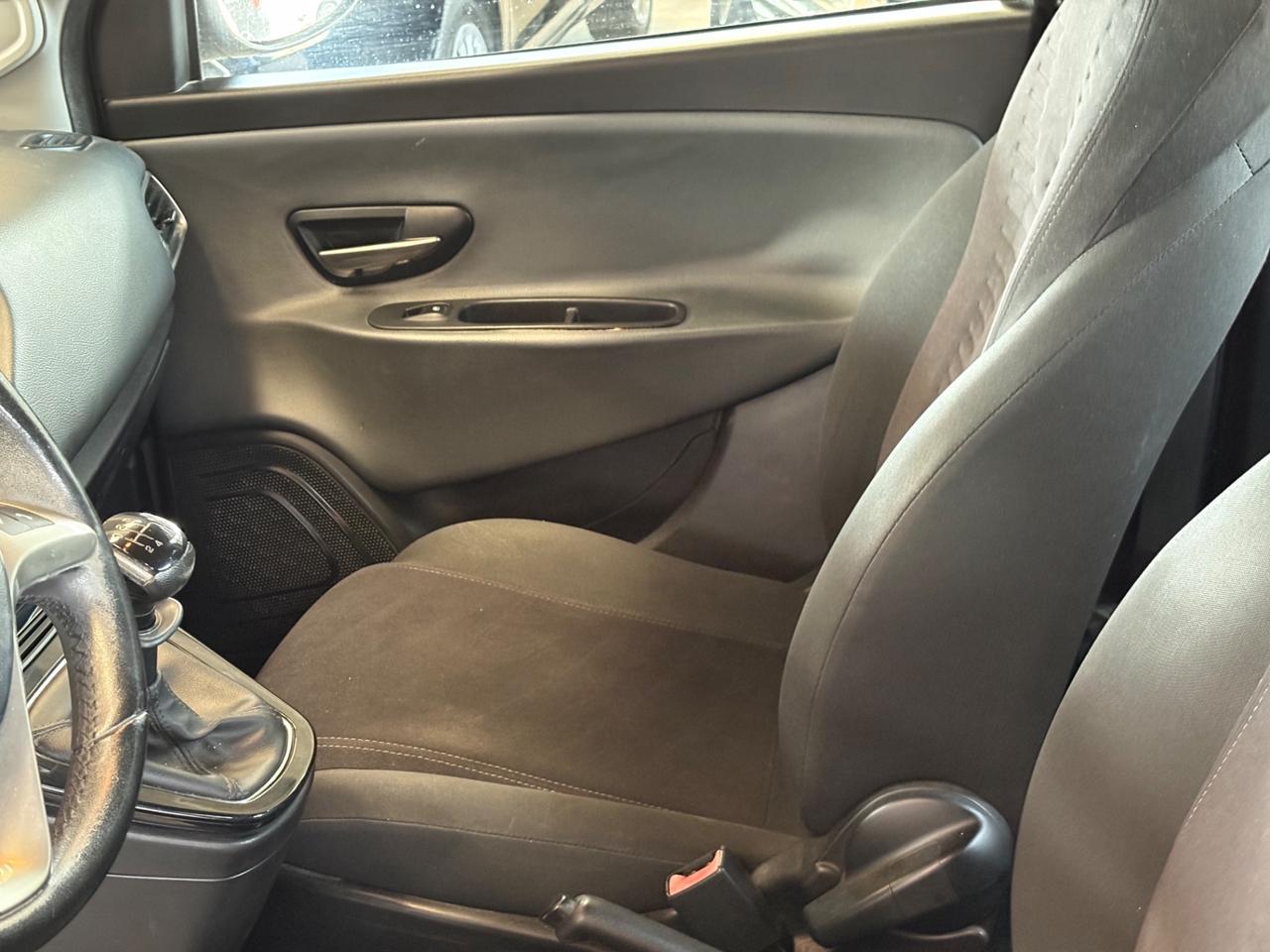Lancia Ypsilon 0.9 TwinAir 85 CV 5 porte Metano Ecochic Elefantino