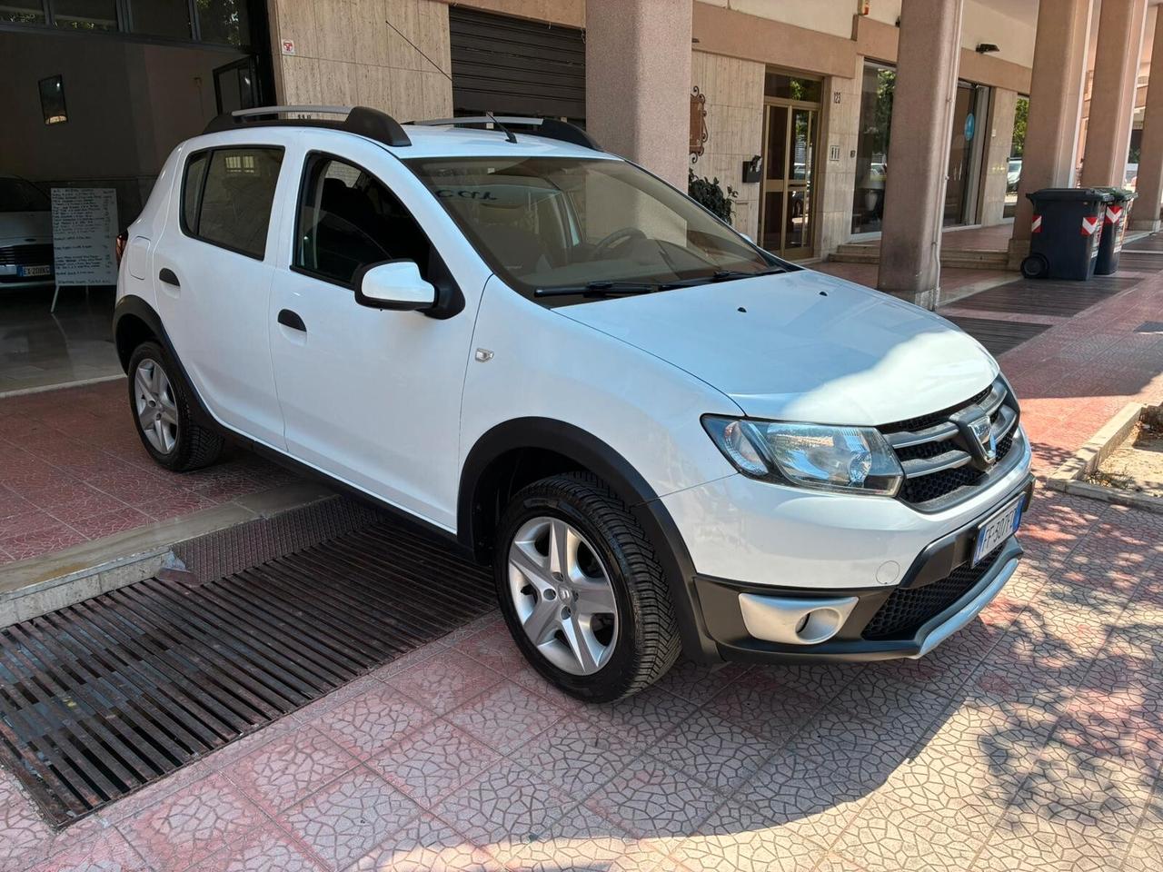 Dacia Sandero Stepway 1.5 dCi90CV perfetta-16