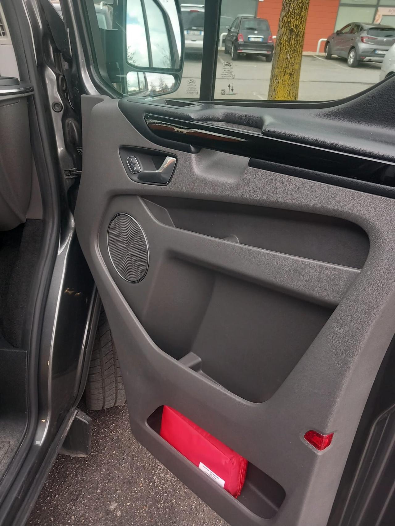 Ford Tourneo Custom 320 2.0 EcoBlue 170CV aut. PC Titanium