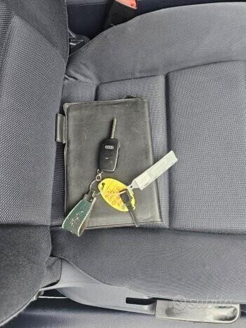 AUDI A4 CABRIO 2.5 V6 tdi 163cv