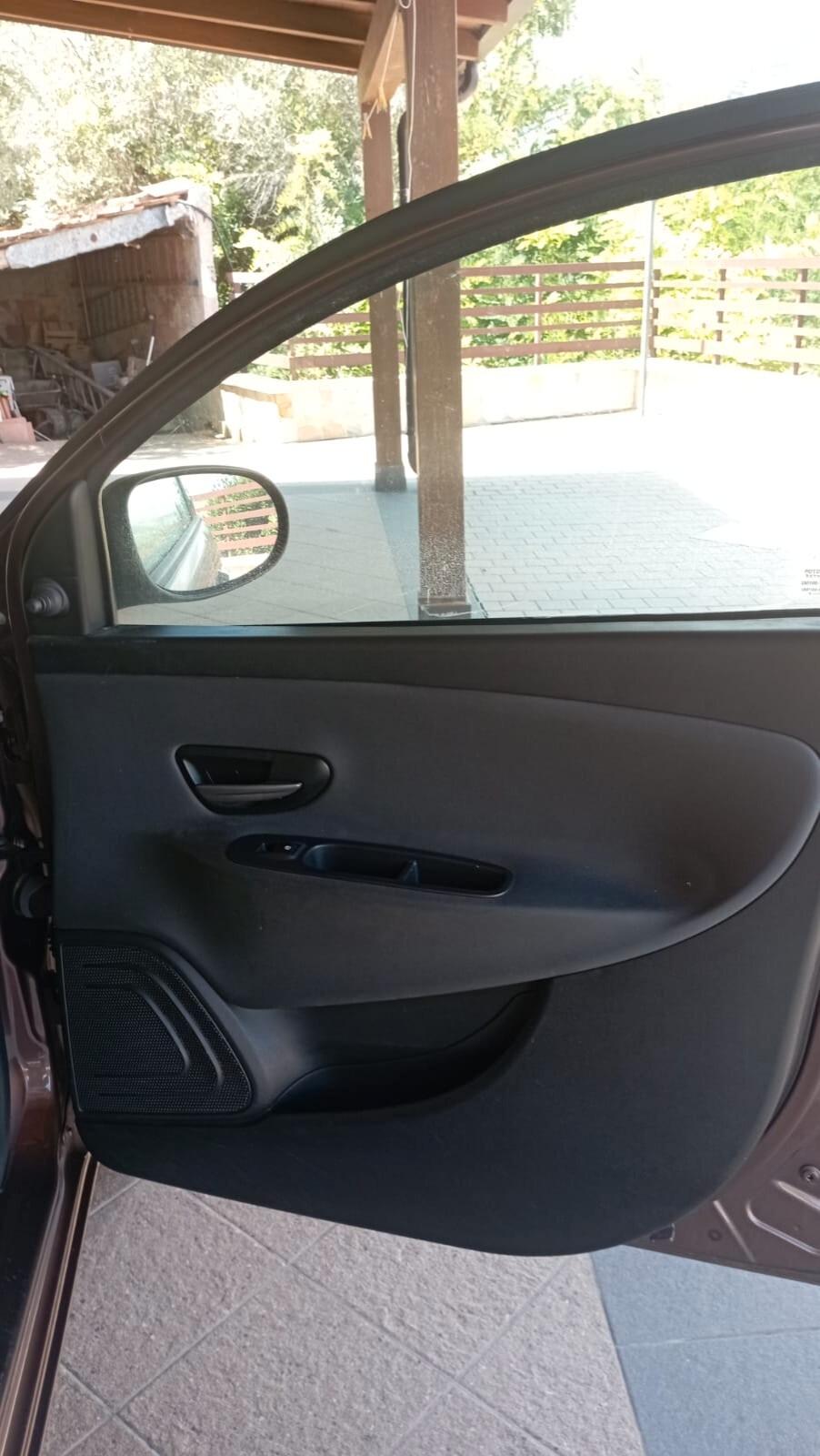 Lancia Ypsilon 1.2 69 CV benzina
