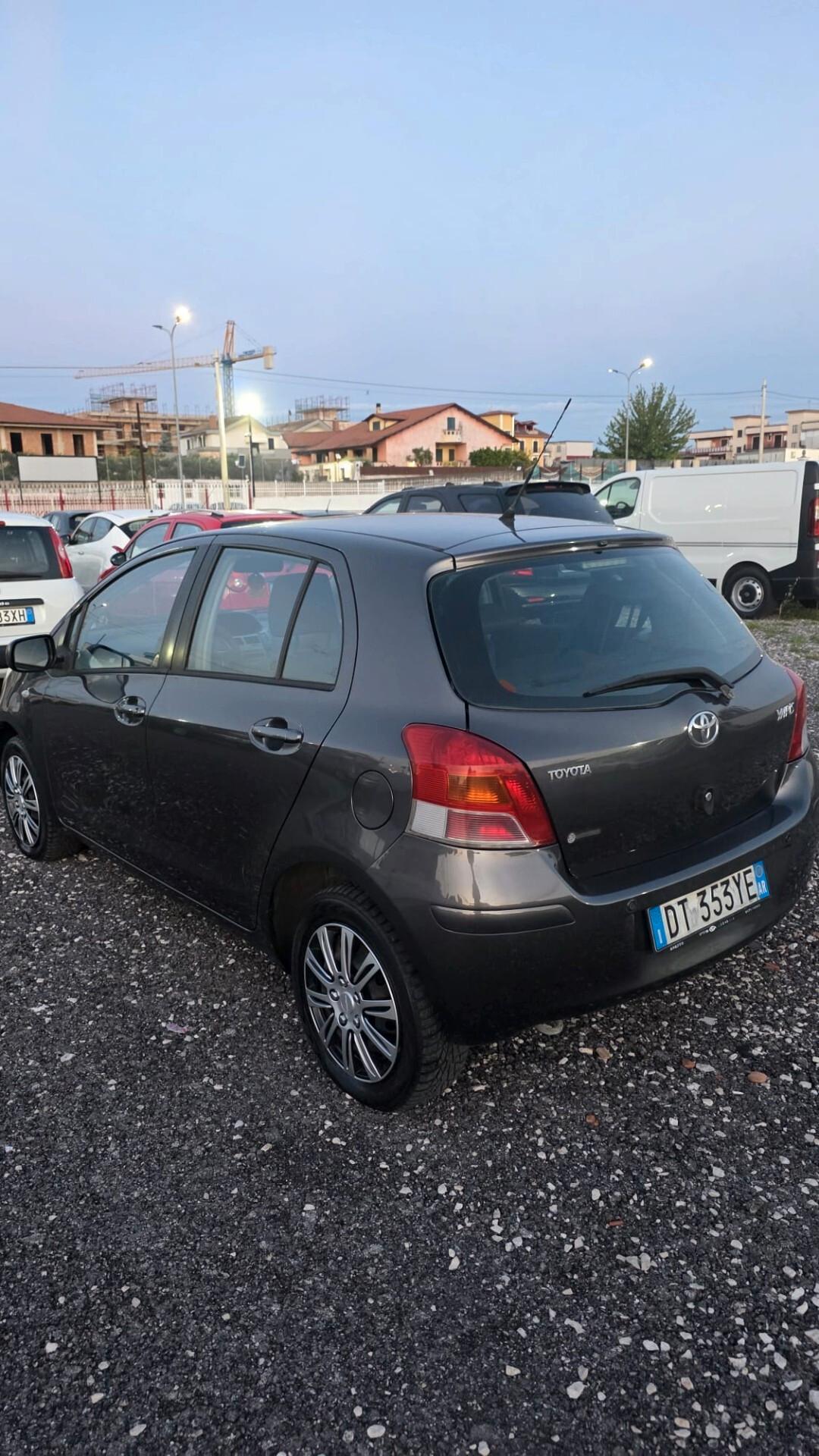 Toyota Yaris 1.0 5 porte Luxury pack