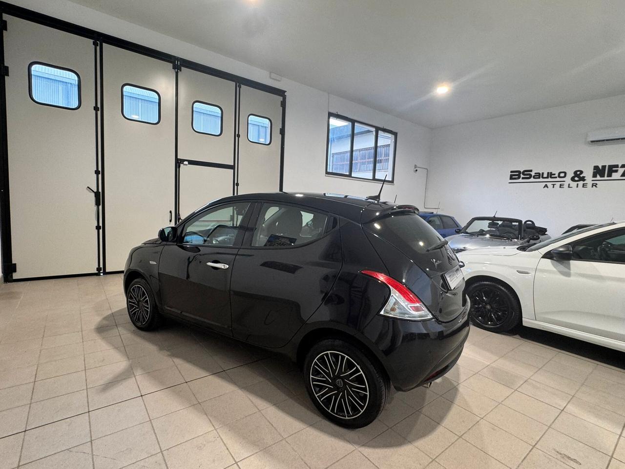 Lancia Ypsilon 1.0 FireFly 5 porte S&S Hybrid Gold
