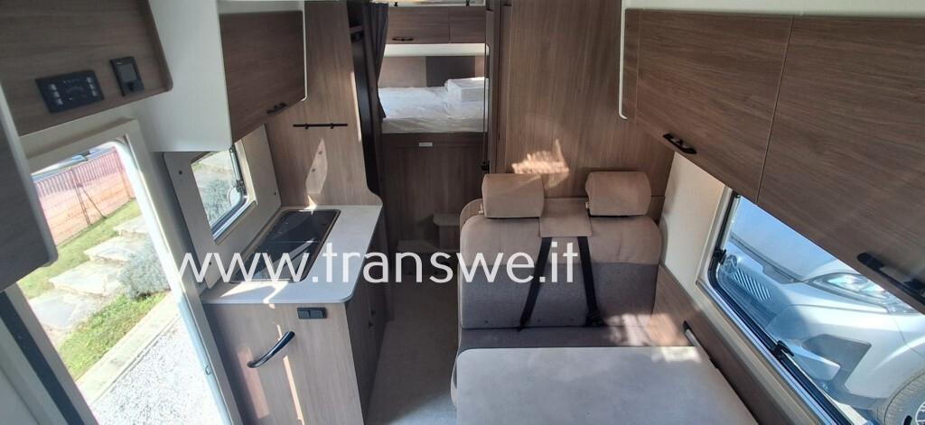 Carado A364 Camper mansarato con letto matrimoniale e maxi garage