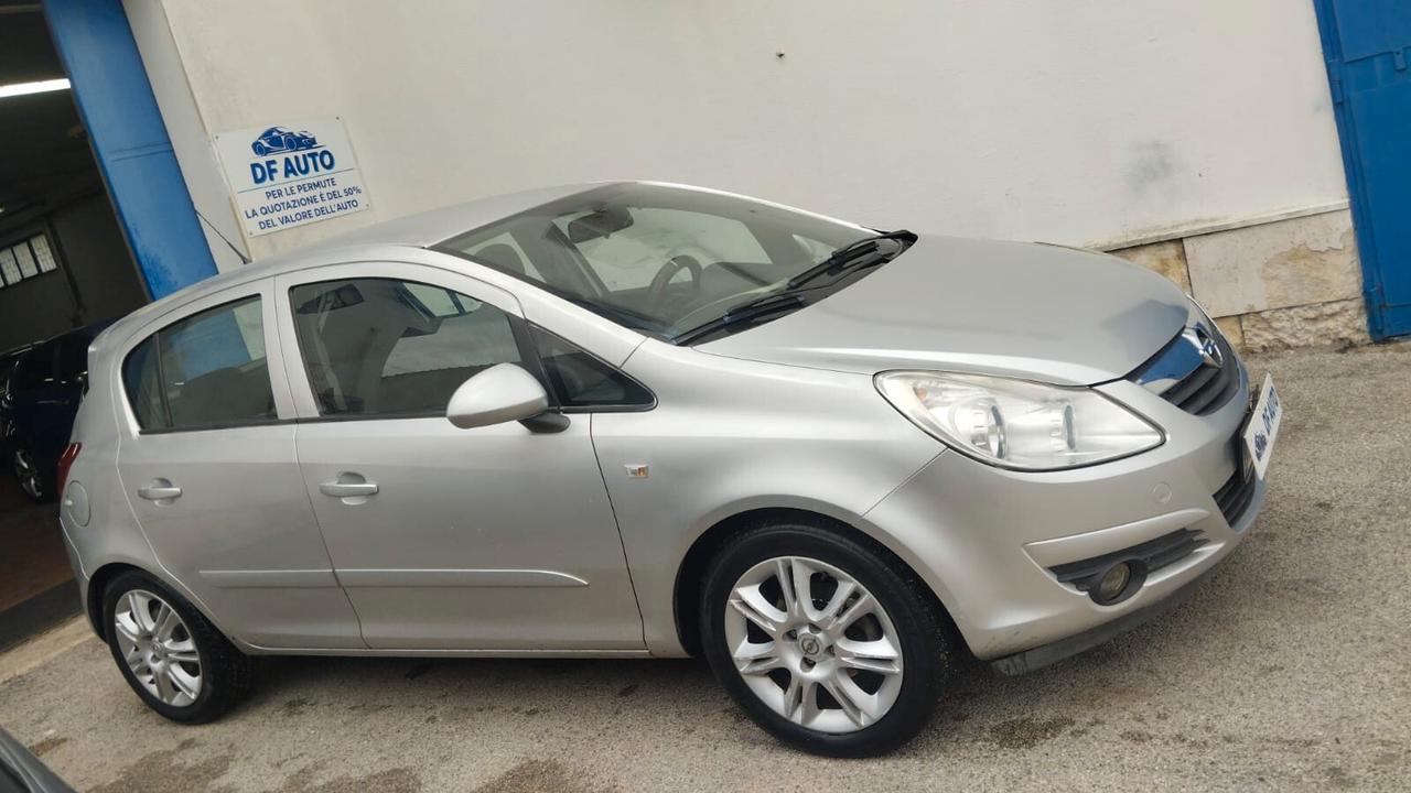 Opel Corsa 1.2 5 porte Cosmo