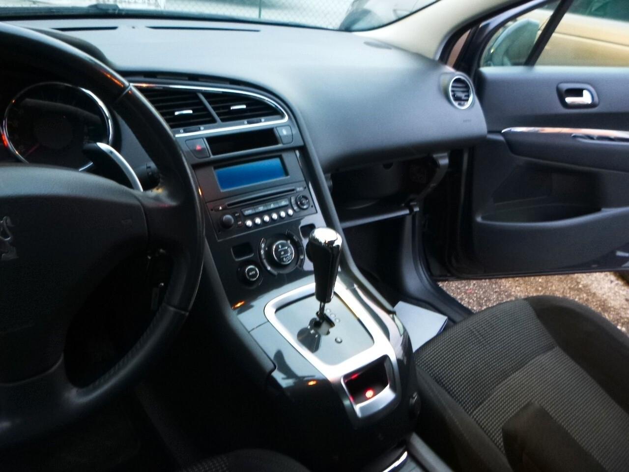 Peugeot 5008 1.6 e-HDi 112CV Stop&Start cambio robotizzato Féline