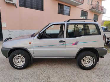 Nissan Terrano 2.4i alias Ford Maverick