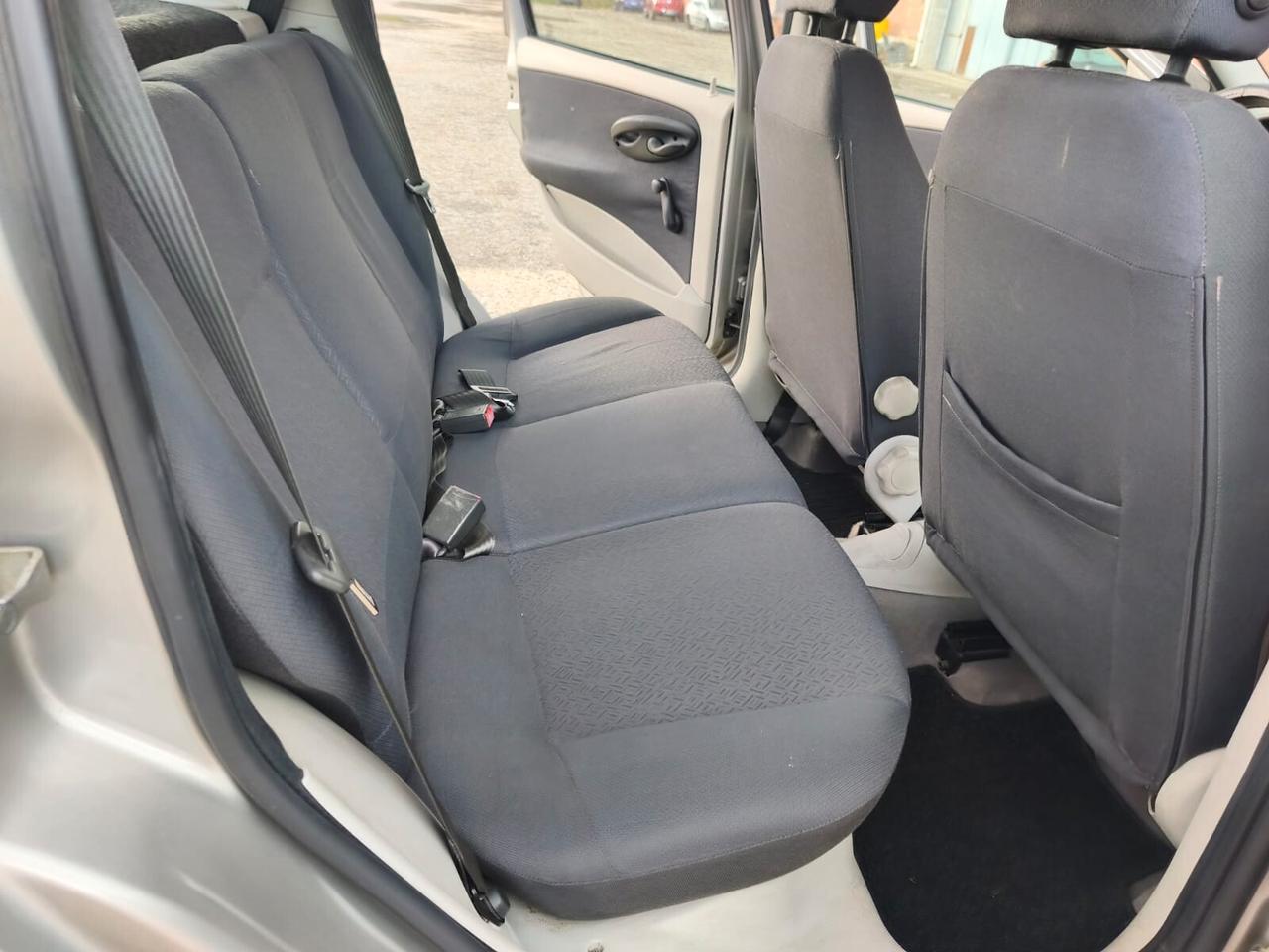 Fiat Punto 2003---1.2 Benzina Neopatentati