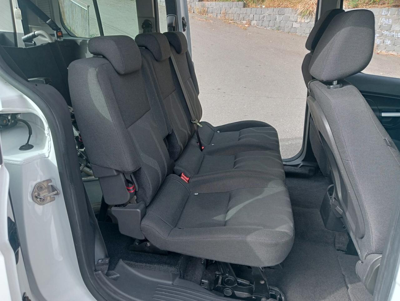 Ford Tourneo Connect Pianale ribassato con rampa disabili in carrozzina