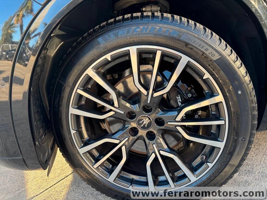 Maserati Grecale MHEV 300 CV solo 10.000 KM IVA ESPOSTA Tua a soli 579 Euro al mese