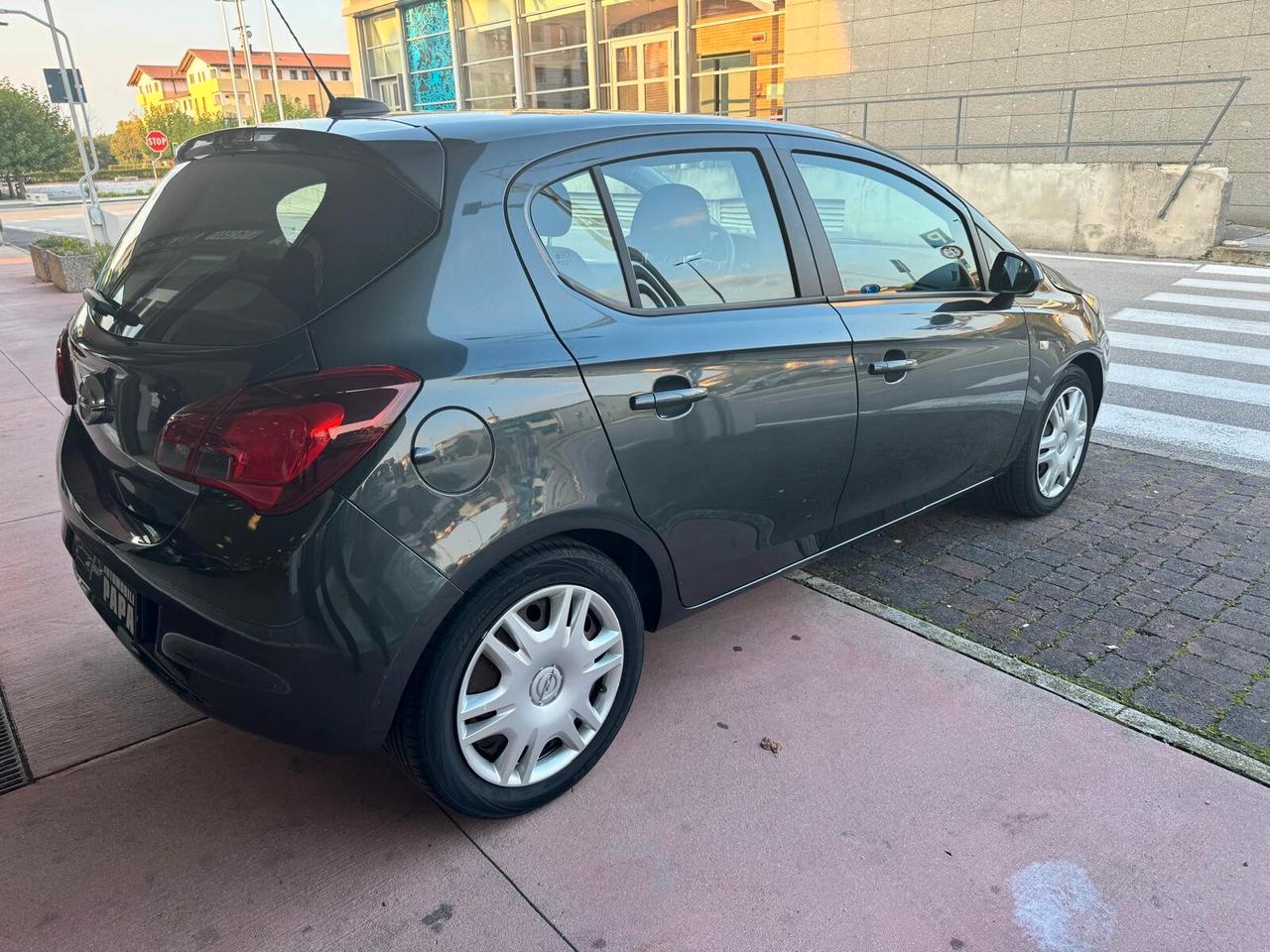 Opel Corsa 1.2 5 porte