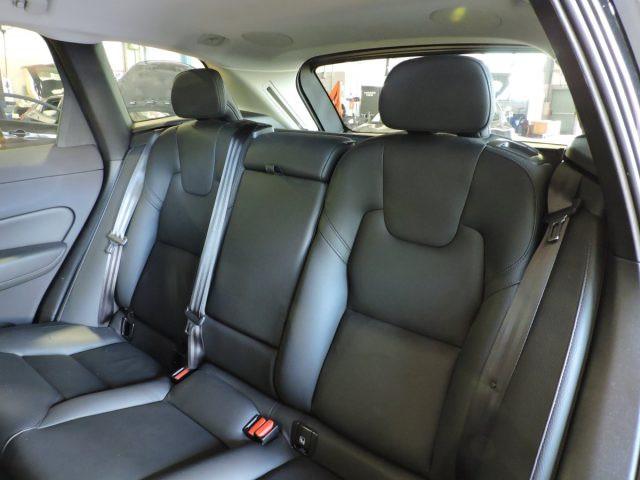 VOLVO XC60 B4 PLUS DARK AUTOMATICA AZIENDALE