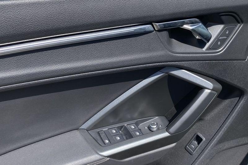 Audi Q3 SPB S line interno ed esterno 2.0 TDI 150CV s-tronic 35