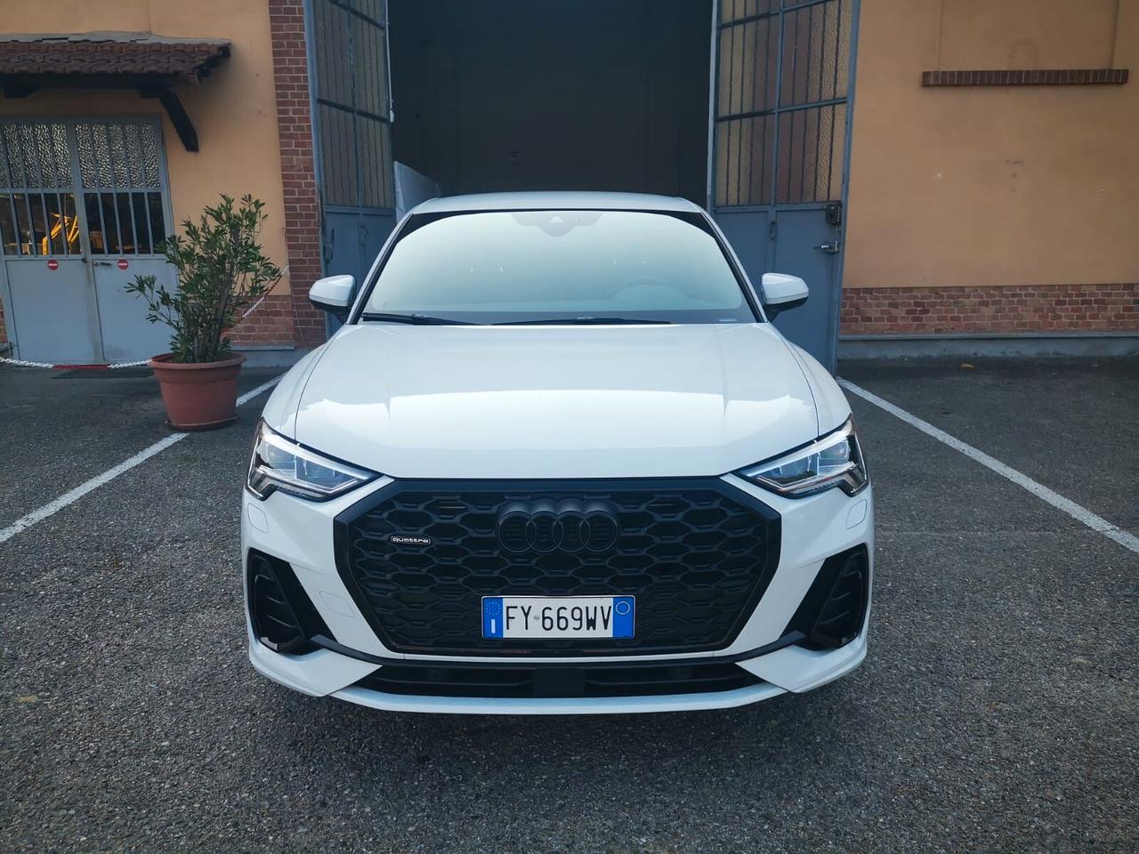 Audi Q3 40 TFSI quattro S tronic S line edition