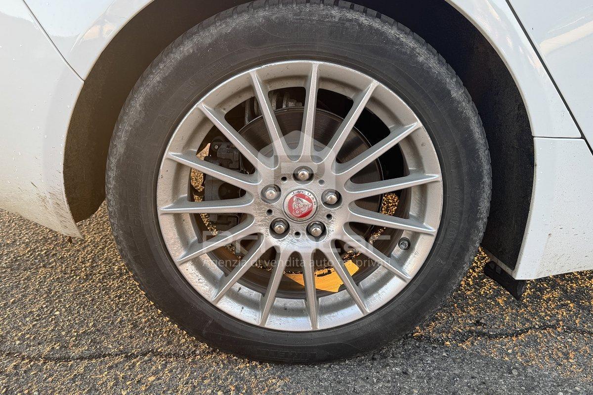 JAGUAR XE 2.0 D 163 CV Portfolio