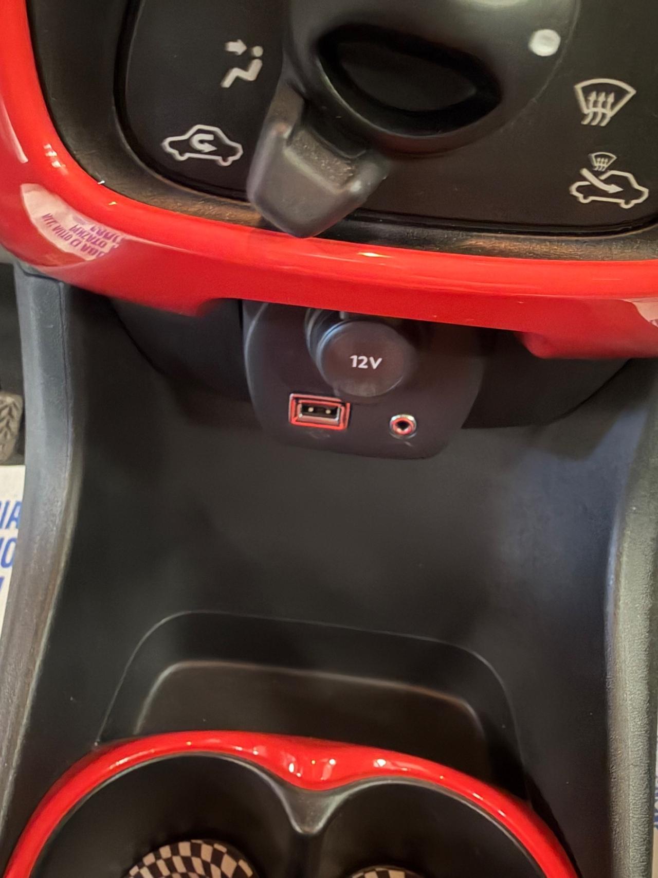 Citroen C1 VTi 68 ETG 5 porte Shine